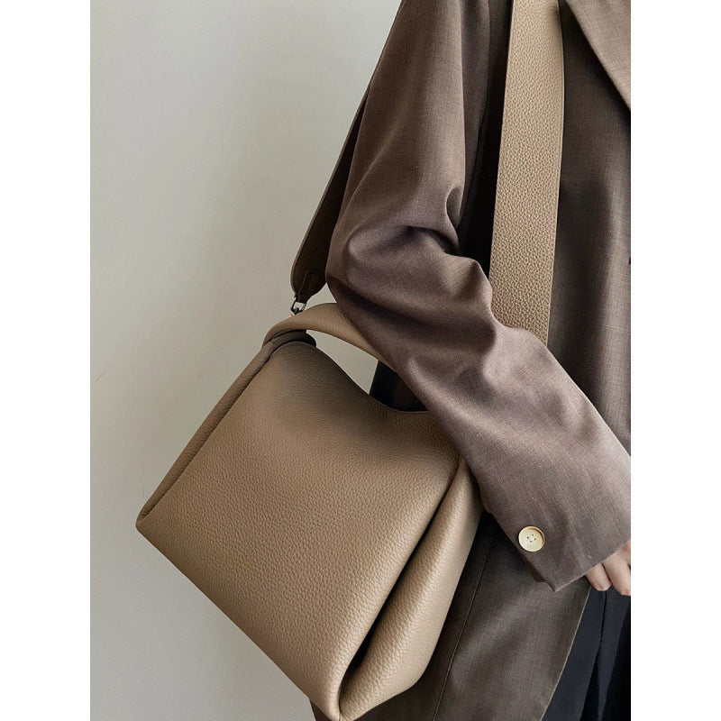 "Elegance Everywhere – Luxe Women’s All-Match Shoulder Messenger"
