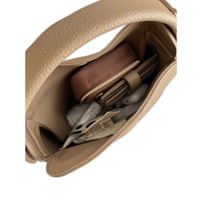 "Elegance Everywhere – Luxe Women’s All-Match Shoulder Messenger"