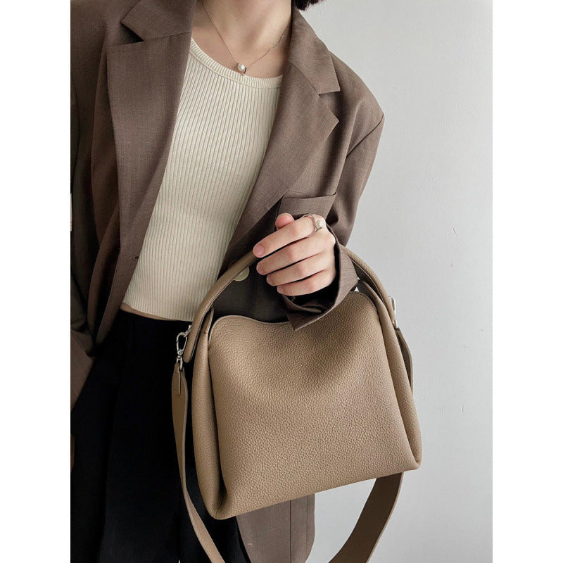 "Elegance Everywhere – Luxe Women’s All-Match Shoulder Messenger"