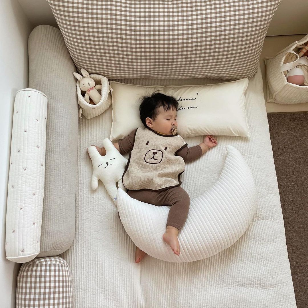 "LuxeRest™ Infant Support Cushion – U-Shape Pillow for Nursing & Sleep